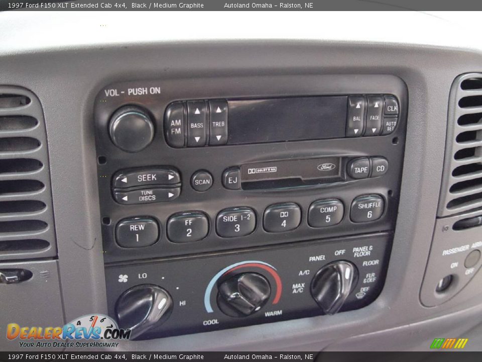 1997 Ford F150 XLT Extended Cab 4x4 Black / Medium Graphite Photo #12