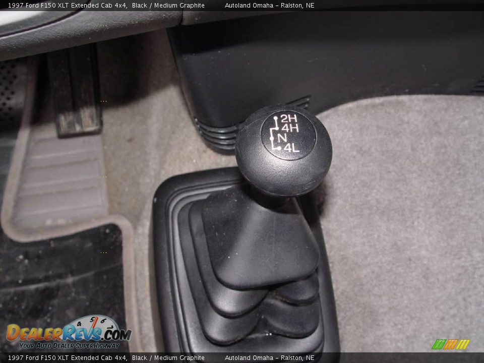 1997 Ford F150 XLT Extended Cab 4x4 Black / Medium Graphite Photo #13