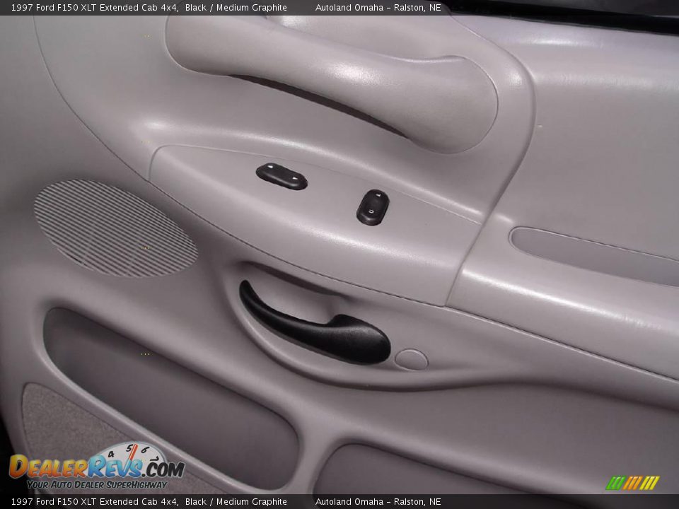 1997 Ford F150 XLT Extended Cab 4x4 Black / Medium Graphite Photo #17