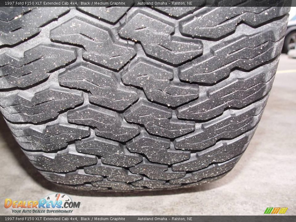 1997 Ford F150 XLT Extended Cab 4x4 Black / Medium Graphite Photo #19