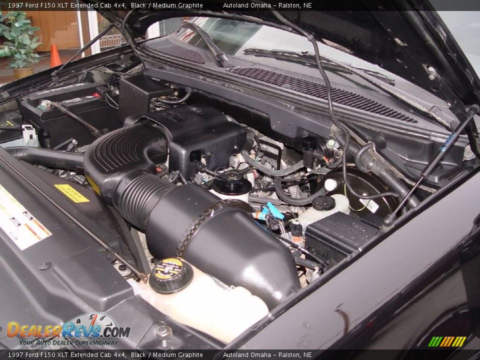 1997 Ford F150 XLT Extended Cab 4x4 Black / Medium Graphite Photo #22