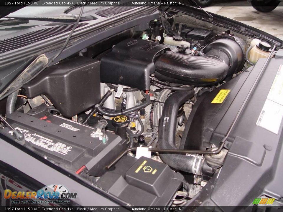 1997 Ford F150 XLT Extended Cab 4x4 Black / Medium Graphite Photo #24