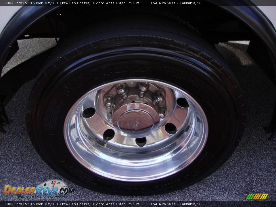 2004 Ford F550 Super Duty XLT Crew Cab Chassis Oxford White / Medium Flint Photo #10