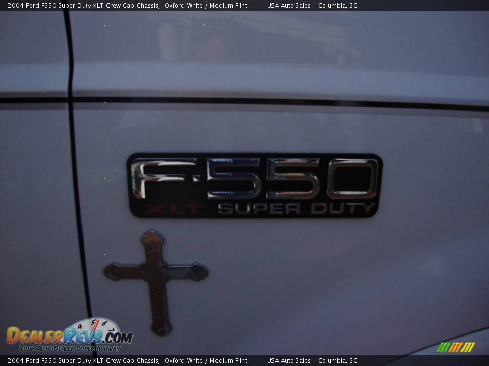 2004 Ford F550 Super Duty XLT Crew Cab Chassis Oxford White / Medium Flint Photo #12