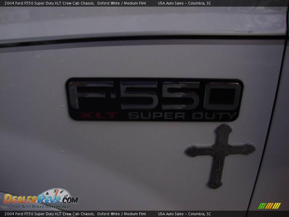 2004 Ford F550 Super Duty XLT Crew Cab Chassis Oxford White / Medium Flint Photo #13