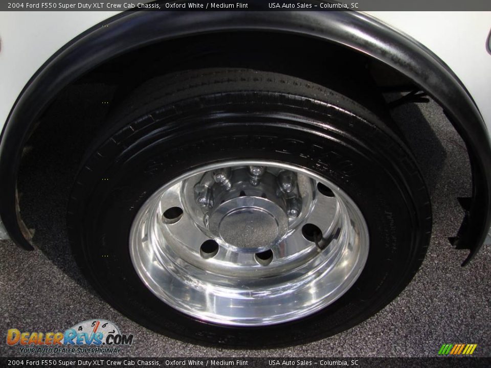 2004 Ford F550 Super Duty XLT Crew Cab Chassis Oxford White / Medium Flint Photo #15
