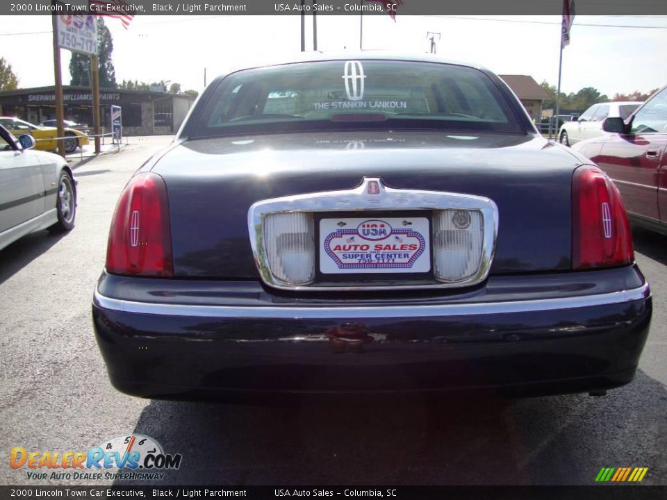 2000 Lincoln Town Car Executive Black / Light Parchment Photo #10