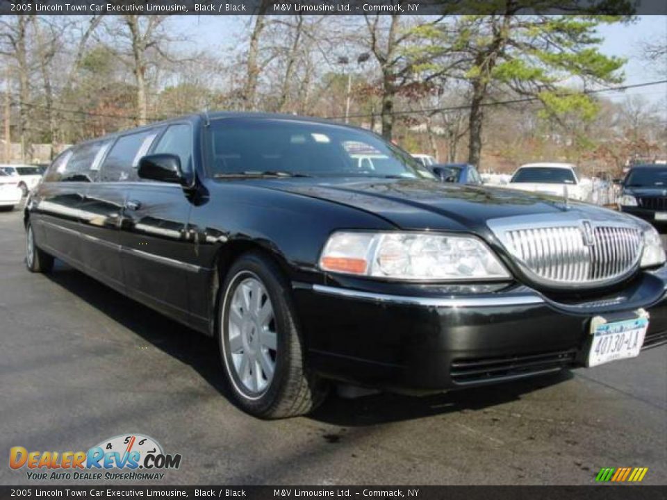 2005 Lincoln Town Car Executive Limousine Black / Black Photo #2