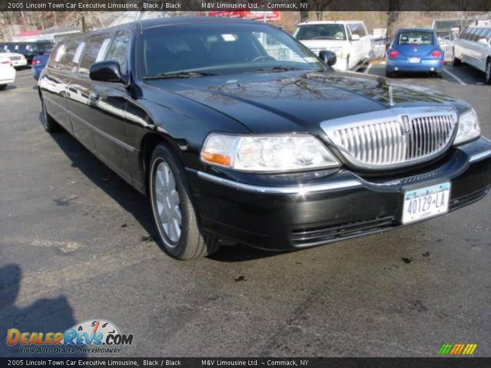 2005 Lincoln Town Car Executive Limousine Black / Black Photo #3