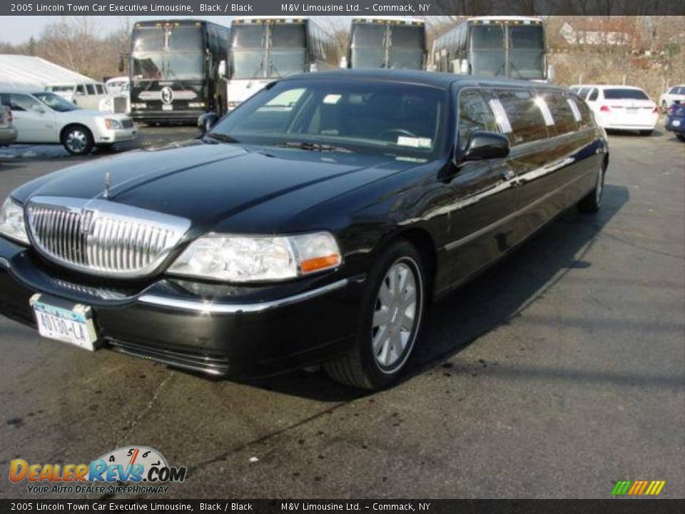 2005 Lincoln Town Car Executive Limousine Black / Black Photo #4