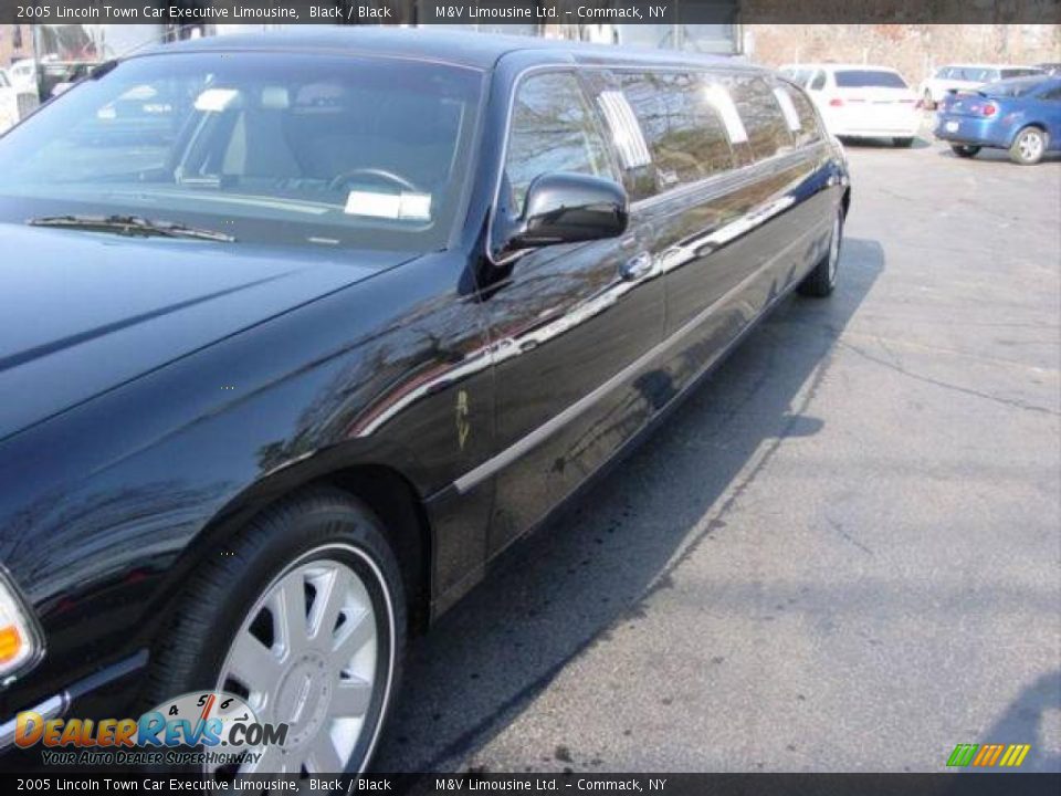2005 Lincoln Town Car Executive Limousine Black / Black Photo #5