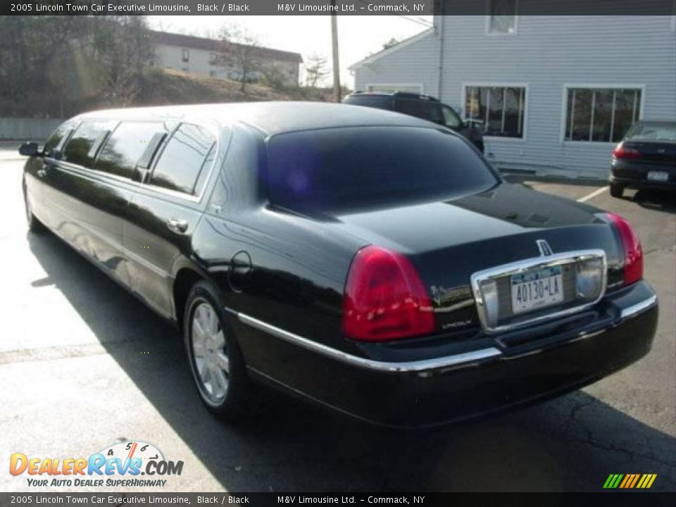 2005 Lincoln Town Car Executive Limousine Black / Black Photo #7