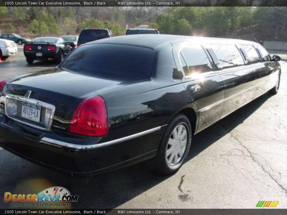 2005 Lincoln Town Car Executive Limousine Black / Black Photo #8