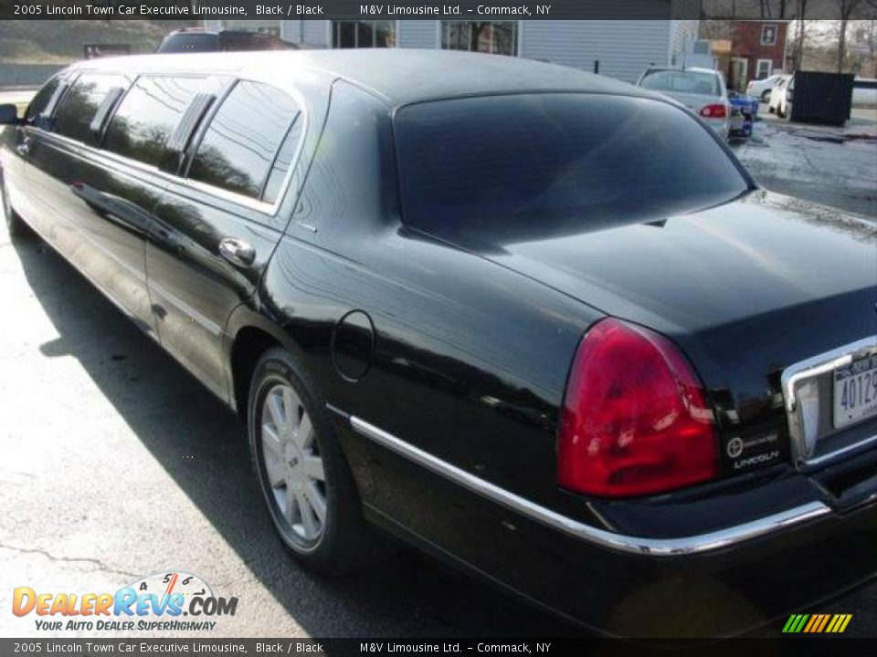 2005 Lincoln Town Car Executive Limousine Black / Black Photo #9