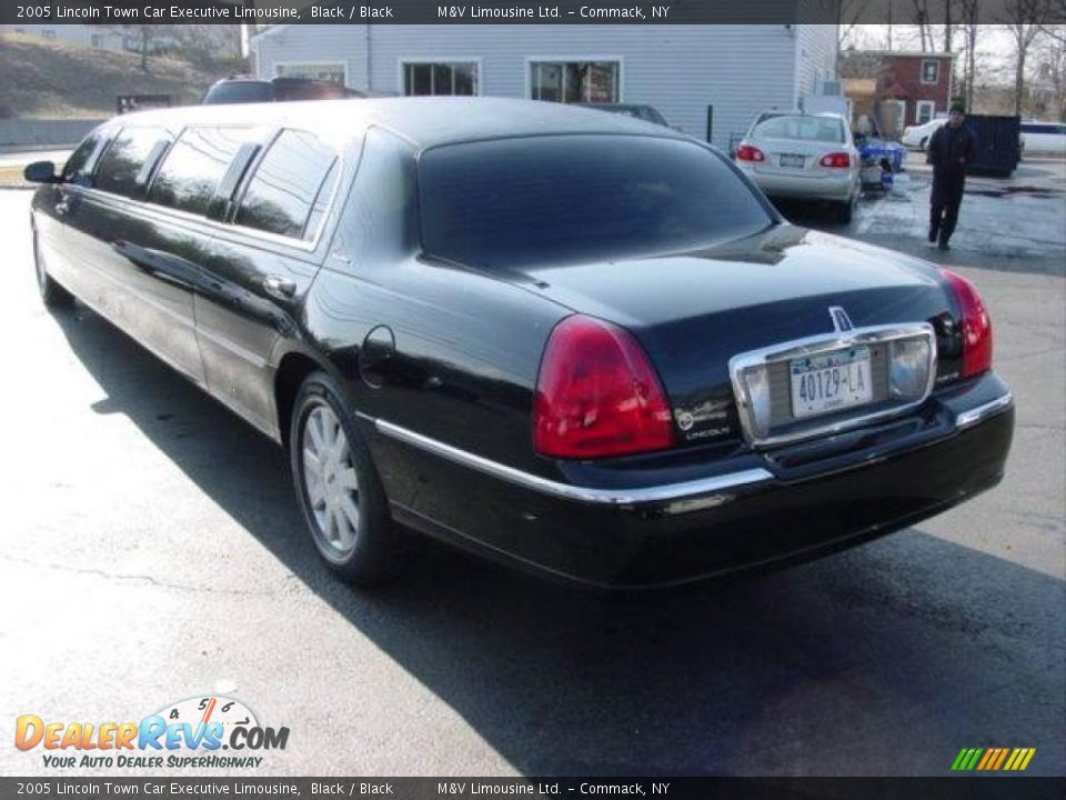 2005 Lincoln Town Car Executive Limousine Black / Black Photo #10