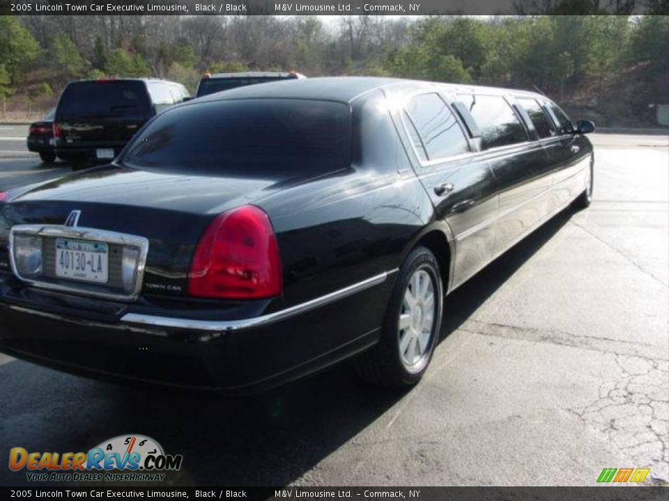 2005 Lincoln Town Car Executive Limousine Black / Black Photo #11
