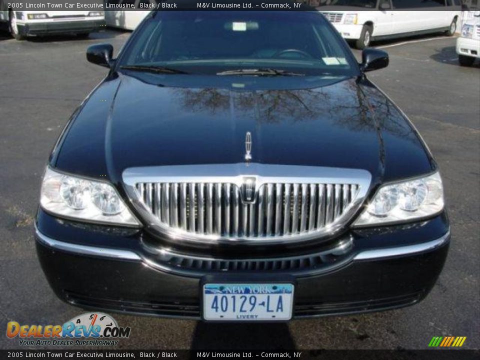 2005 Lincoln Town Car Executive Limousine Black / Black Photo #12