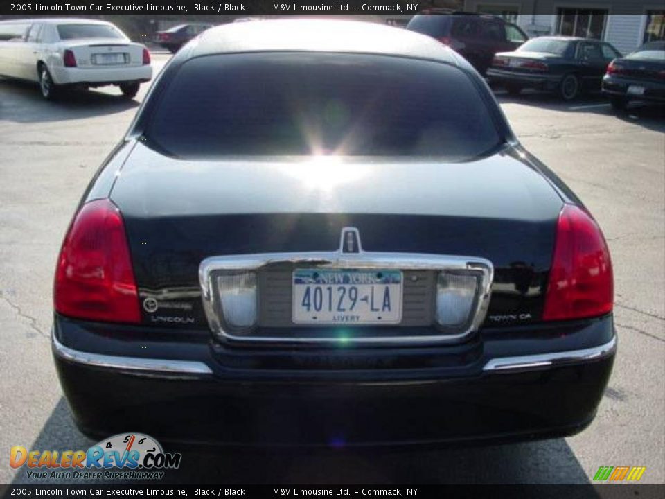 2005 Lincoln Town Car Executive Limousine Black / Black Photo #13