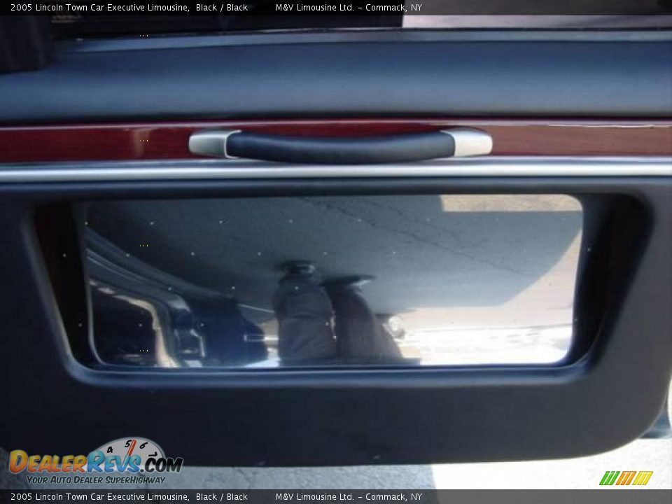 2005 Lincoln Town Car Executive Limousine Black / Black Photo #20