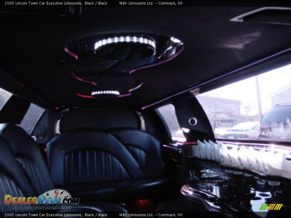 2005 Lincoln Town Car Executive Limousine Black / Black Photo #24