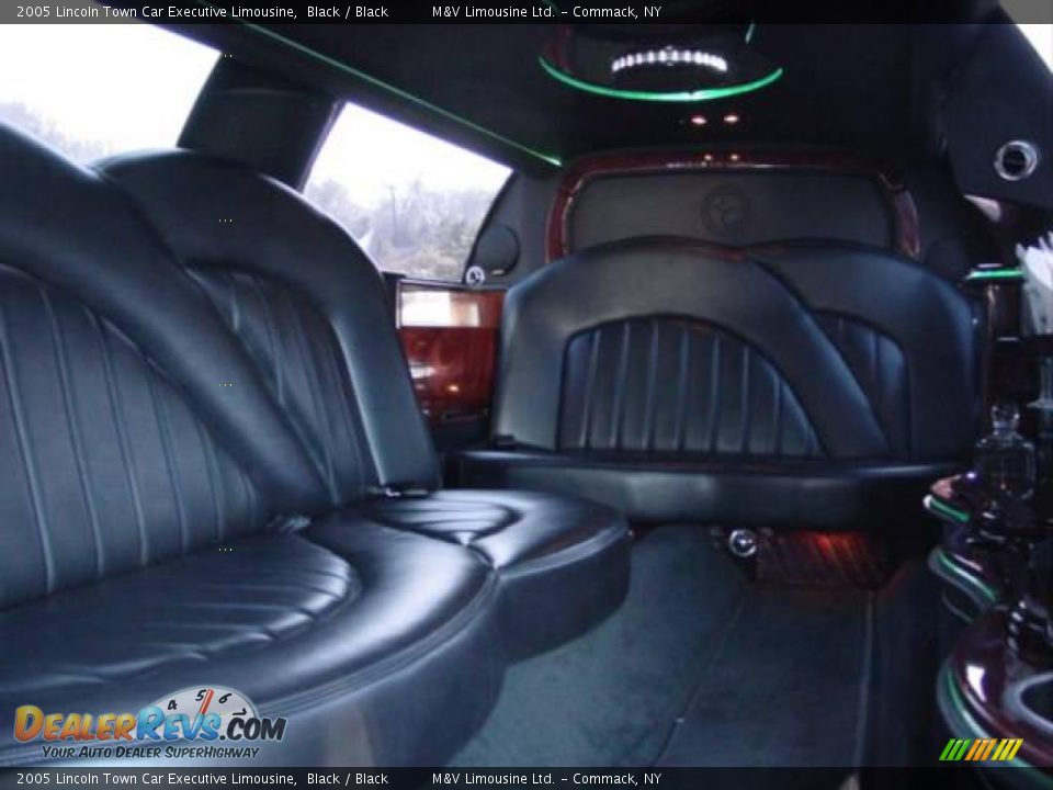 2005 Lincoln Town Car Executive Limousine Black / Black Photo #25