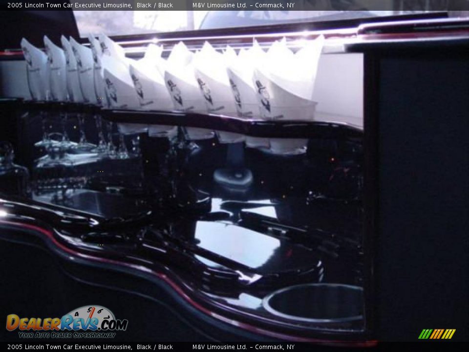 2005 Lincoln Town Car Executive Limousine Black / Black Photo #26