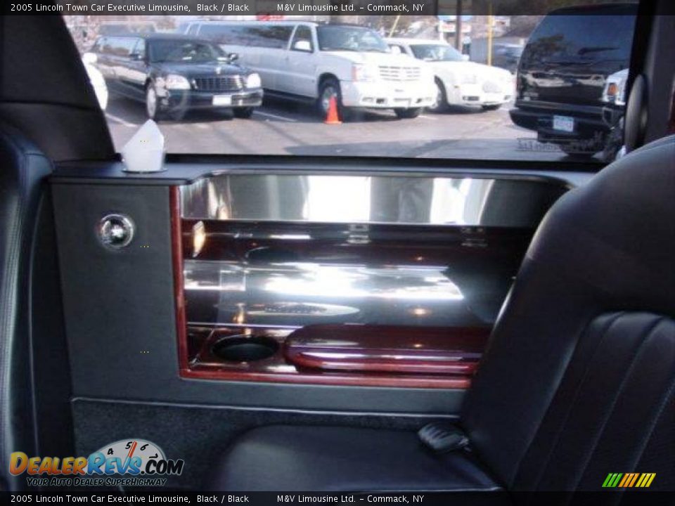 2005 Lincoln Town Car Executive Limousine Black / Black Photo #29
