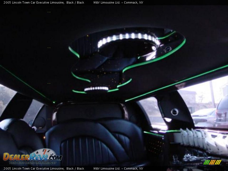 2005 Lincoln Town Car Executive Limousine Black / Black Photo #30