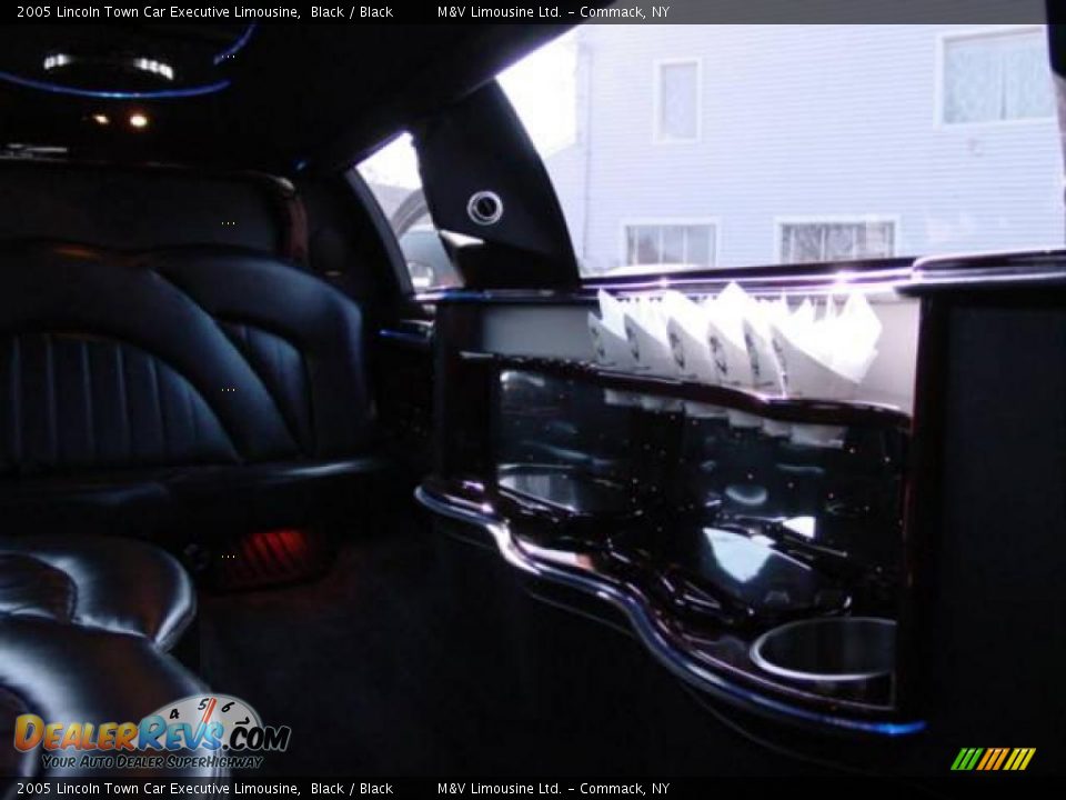 2005 Lincoln Town Car Executive Limousine Black / Black Photo #31