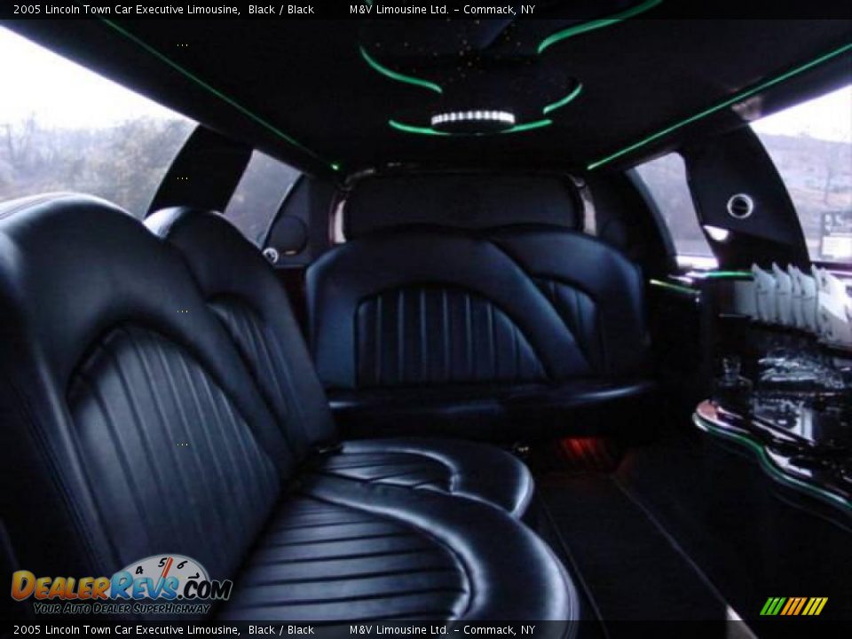 2005 Lincoln Town Car Executive Limousine Black / Black Photo #32