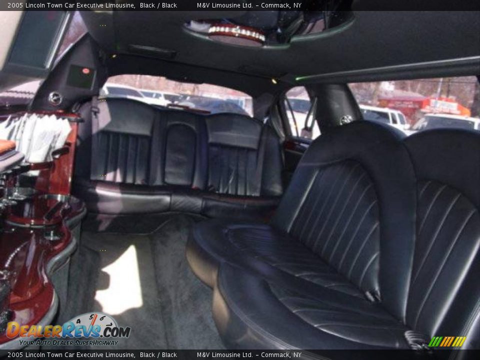 2005 Lincoln Town Car Executive Limousine Black / Black Photo #34