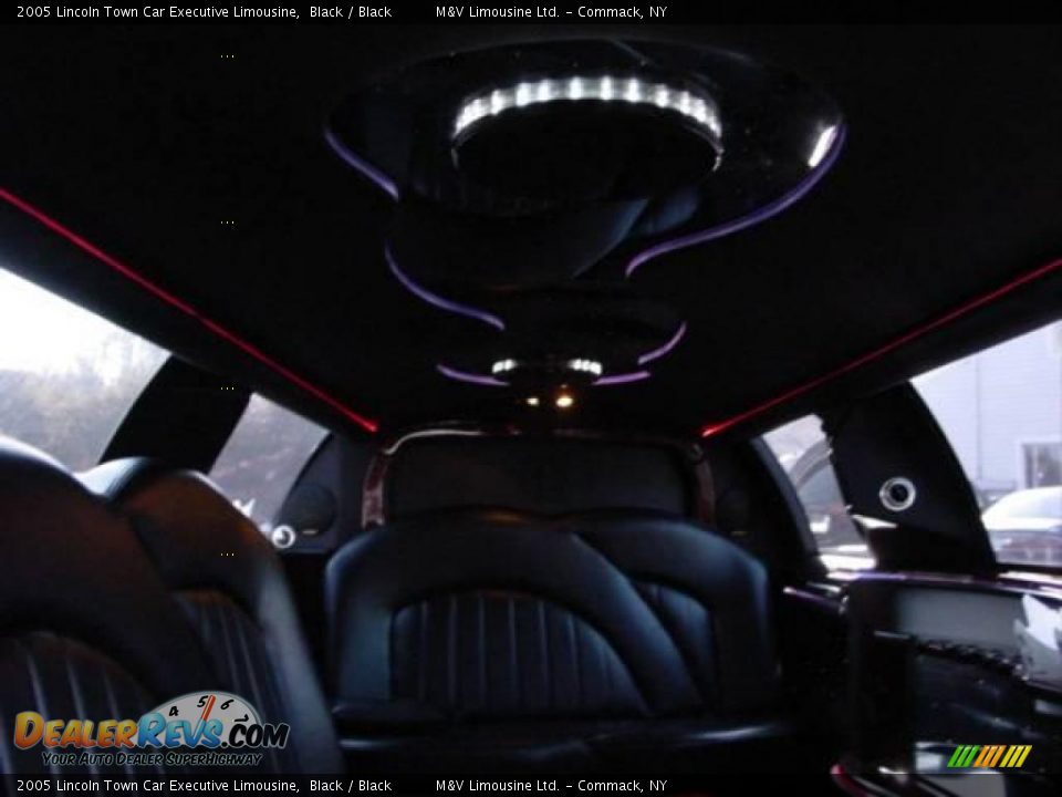 2005 Lincoln Town Car Executive Limousine Black / Black Photo #35