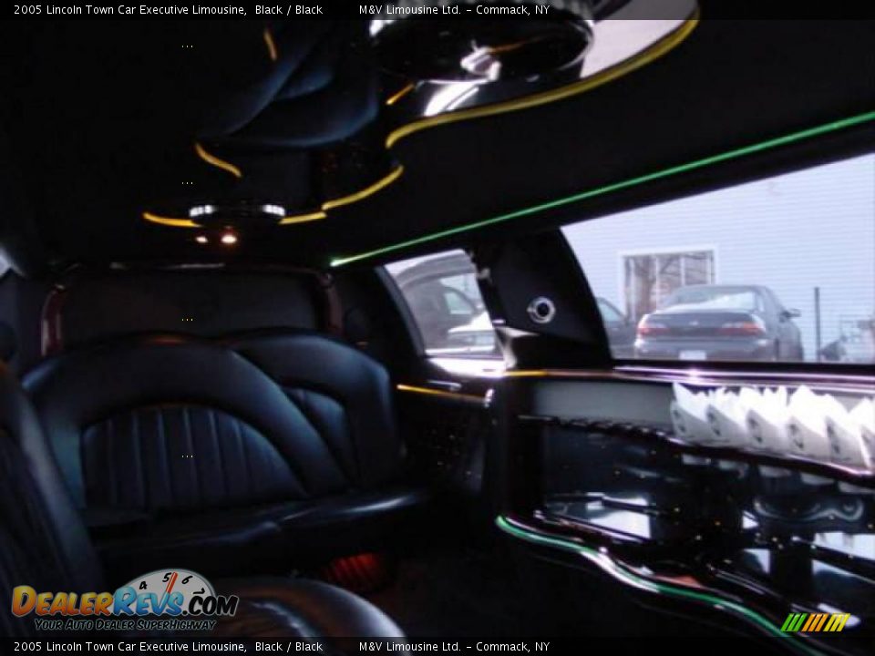 2005 Lincoln Town Car Executive Limousine Black / Black Photo #36