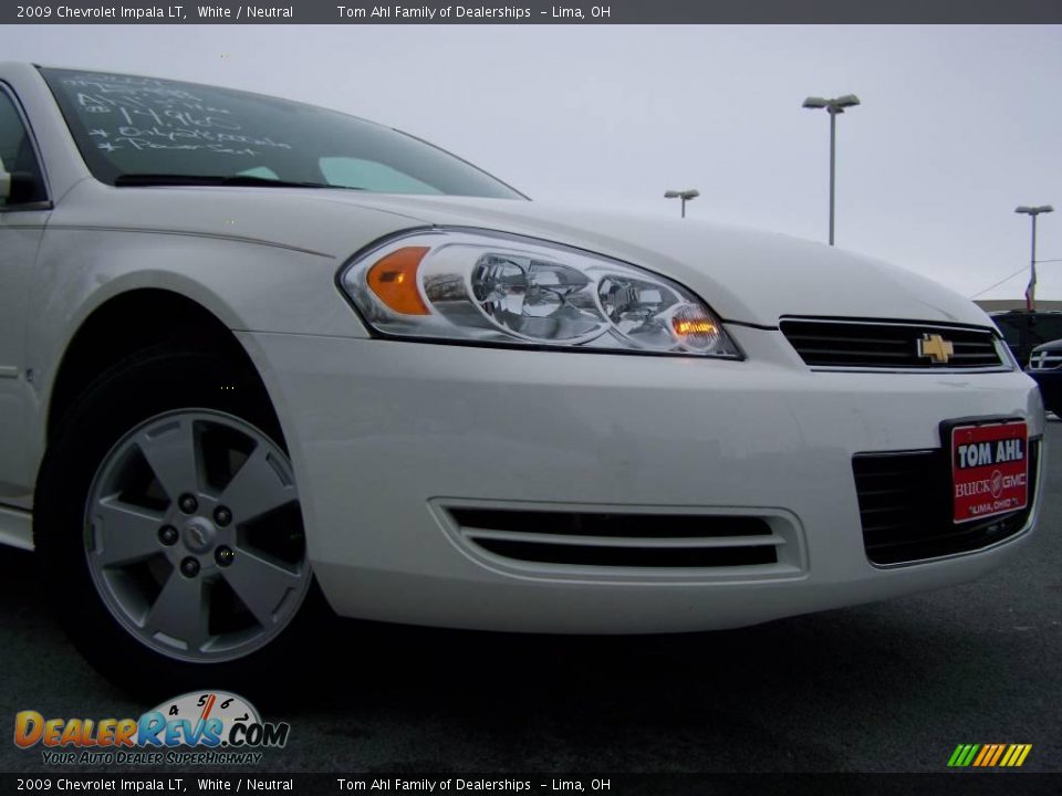 2009 Chevrolet Impala LT White / Neutral Photo #2
