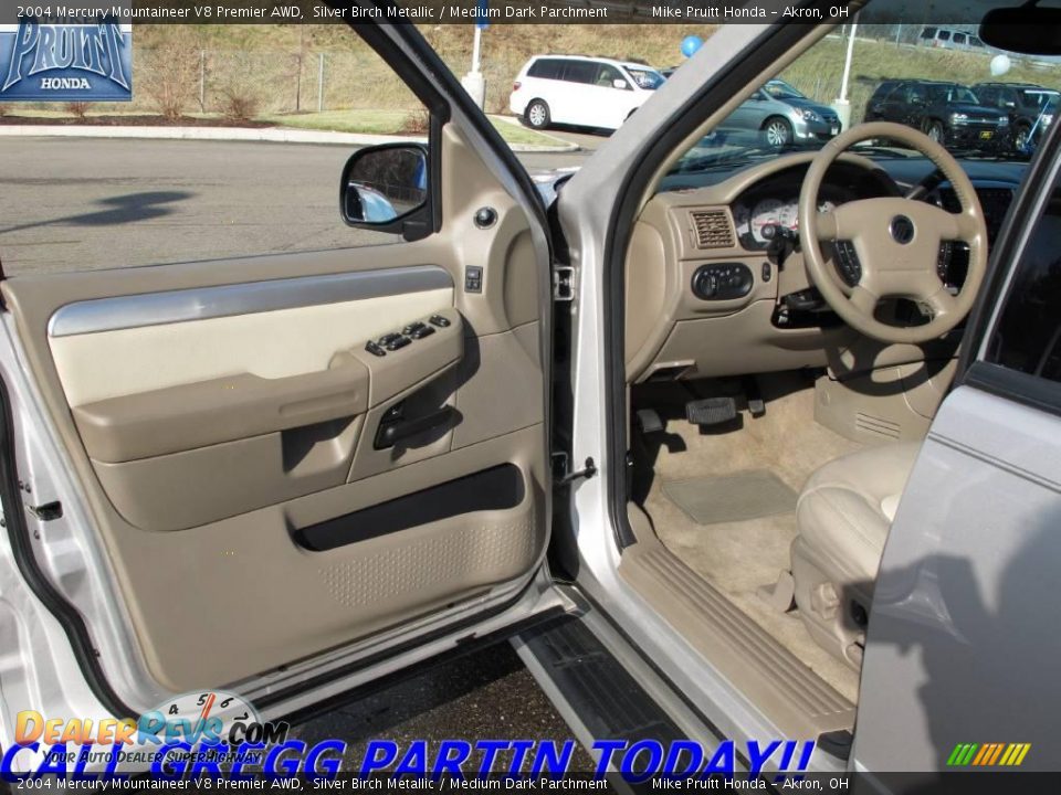 2004 Mercury Mountaineer V8 Premier AWD Silver Birch Metallic / Medium Dark Parchment Photo #11