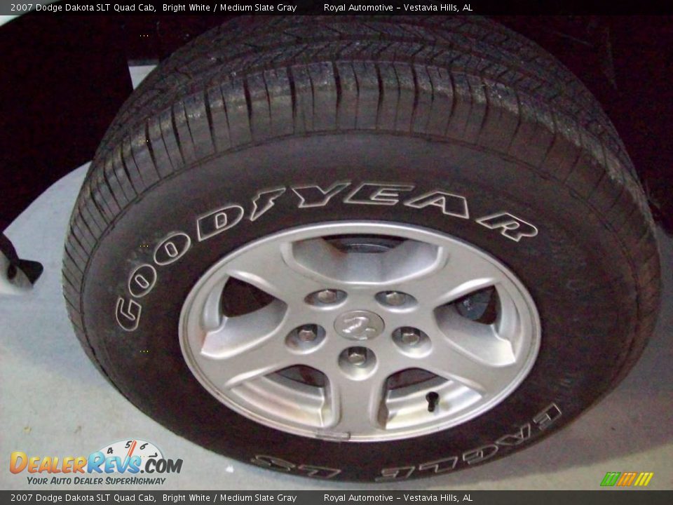 2007 Dodge Dakota SLT Quad Cab Bright White / Medium Slate Gray Photo #9