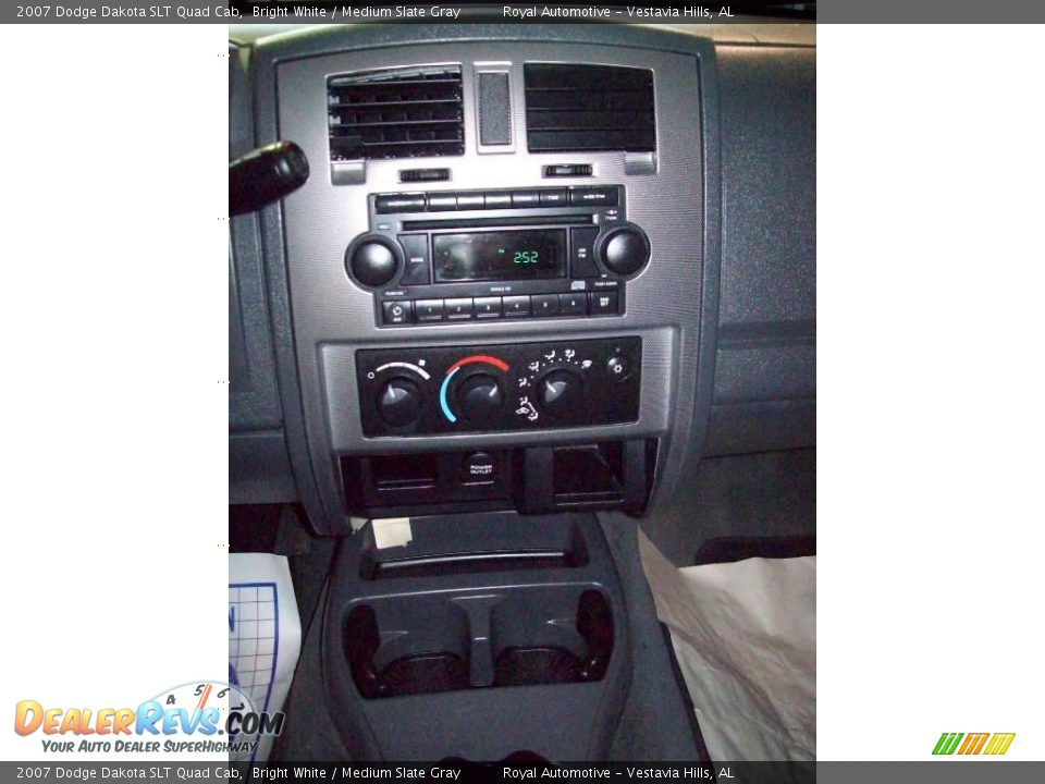 2007 Dodge Dakota SLT Quad Cab Bright White / Medium Slate Gray Photo #17