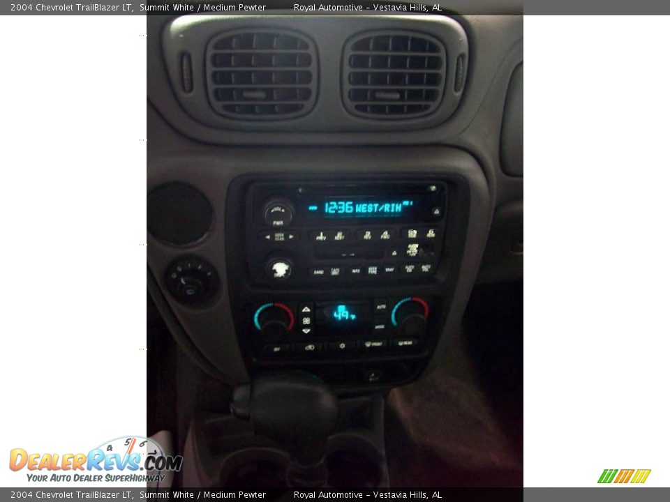 2004 Chevrolet TrailBlazer LT Summit White / Medium Pewter Photo #16