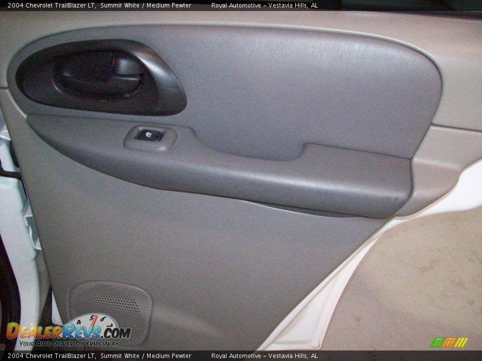 2004 Chevrolet TrailBlazer LT Summit White / Medium Pewter Photo #24