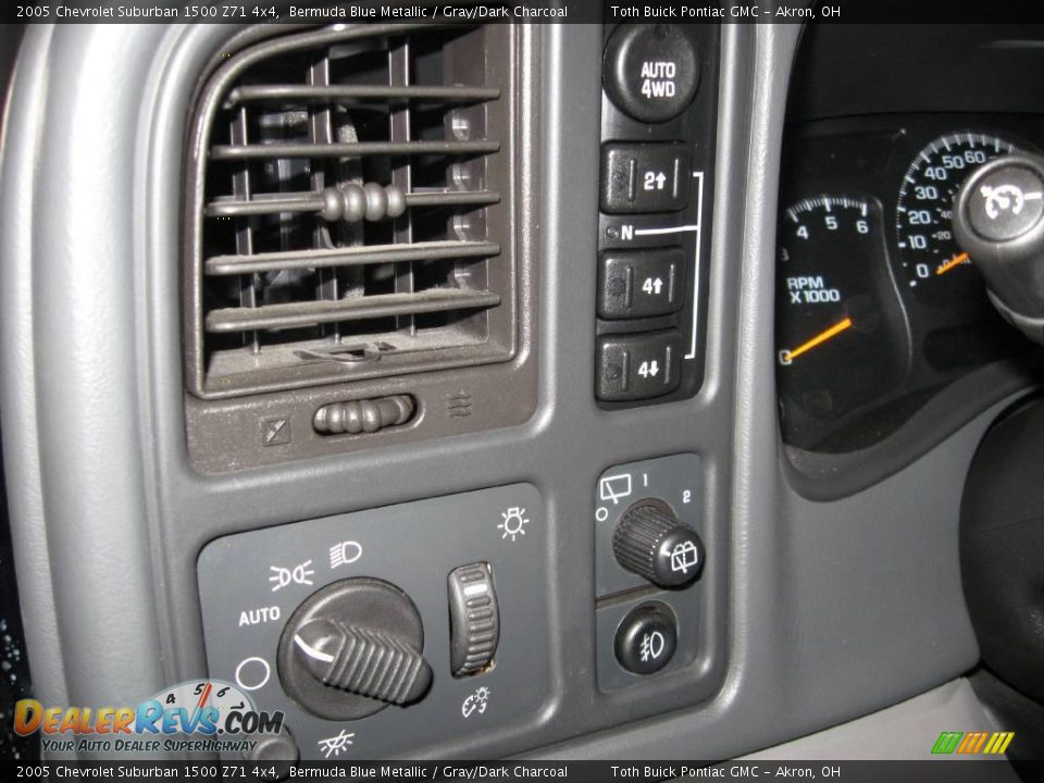 2005 Chevrolet Suburban 1500 Z71 4x4 Bermuda Blue Metallic / Gray/Dark Charcoal Photo #12