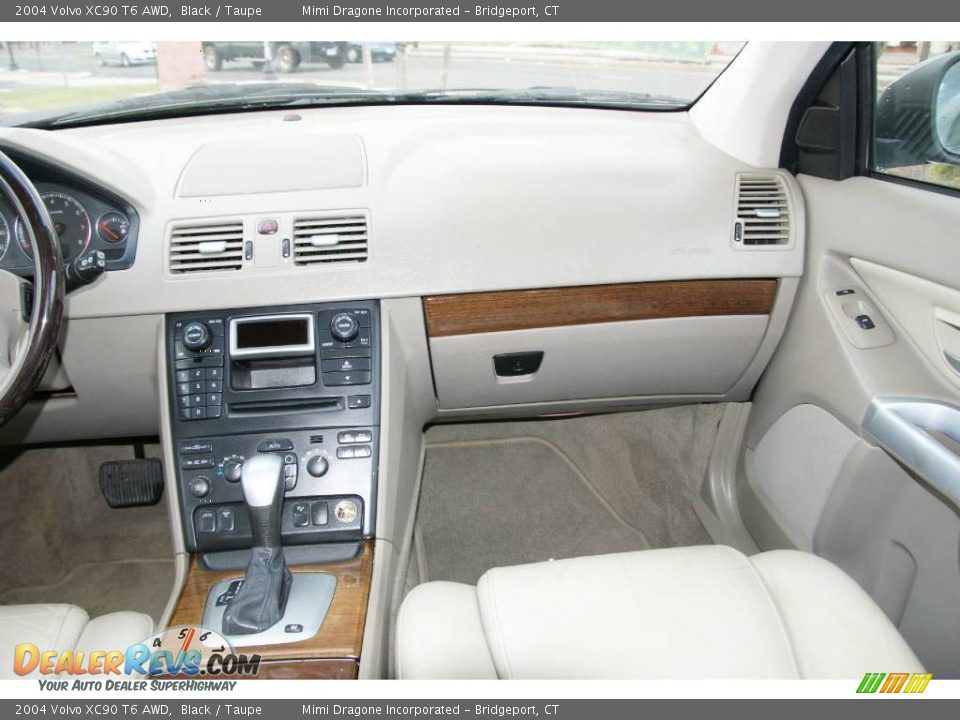 2004 Volvo XC90 T6 AWD Black / Taupe Photo #19