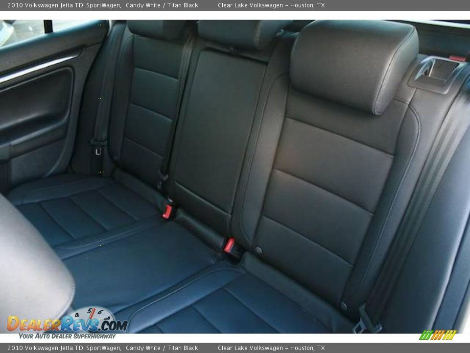2010 Volkswagen Jetta TDI SportWagen Candy White / Titan Black Photo #18