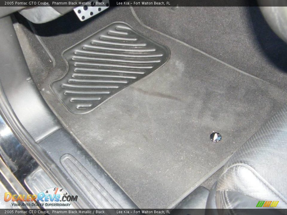 2005 Pontiac GTO Coupe Phantom Black Metallic / Black Photo #13