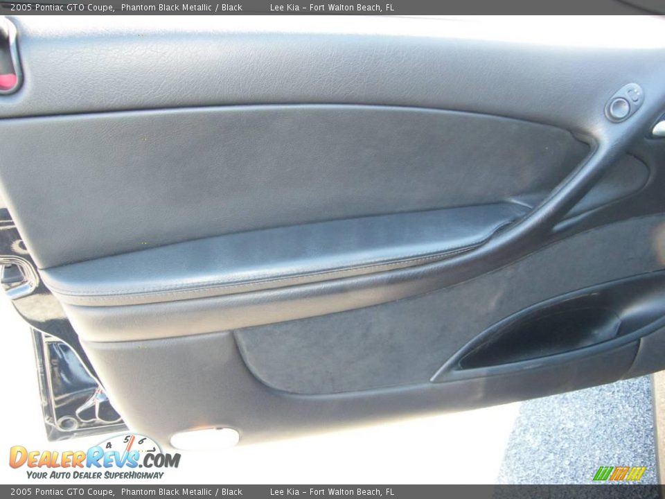 2005 Pontiac GTO Coupe Phantom Black Metallic / Black Photo #17