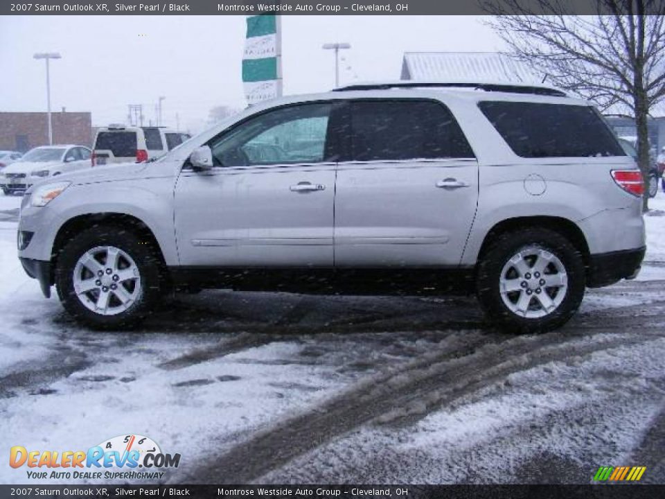 2007 Saturn Outlook XR Silver Pearl / Black Photo #2