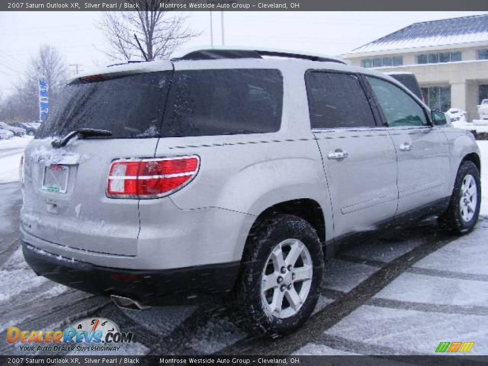 2007 Saturn Outlook XR Silver Pearl / Black Photo #5