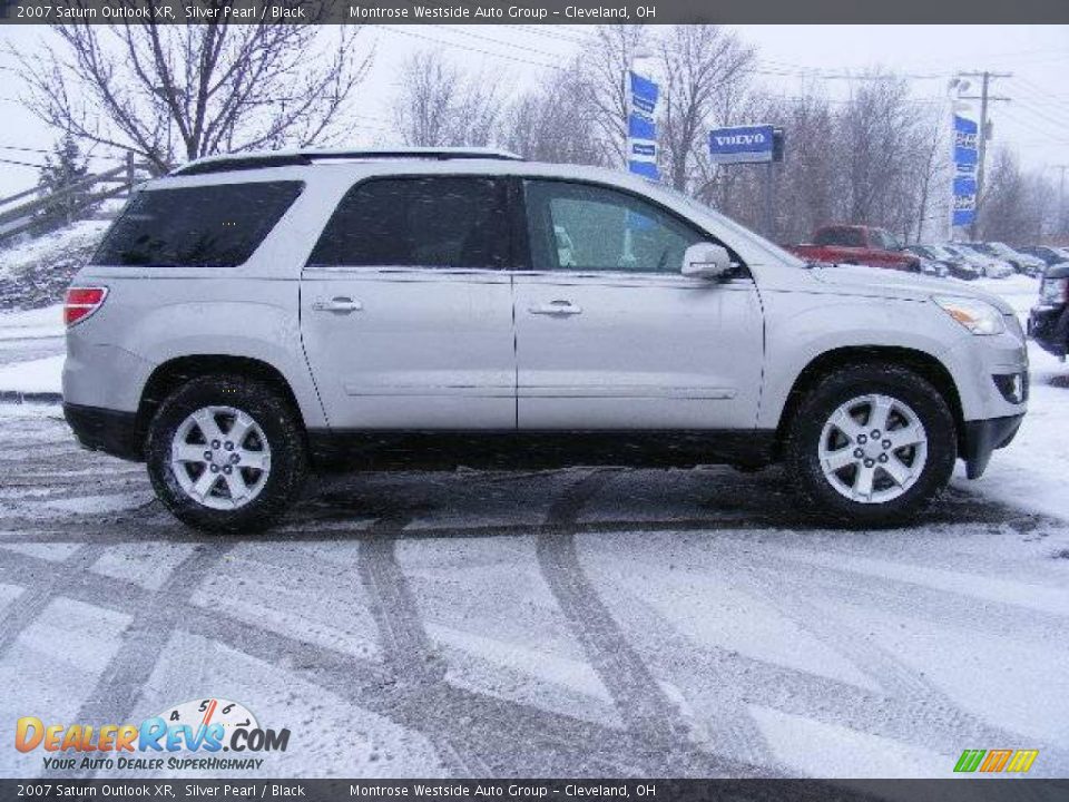 2007 Saturn Outlook XR Silver Pearl / Black Photo #6