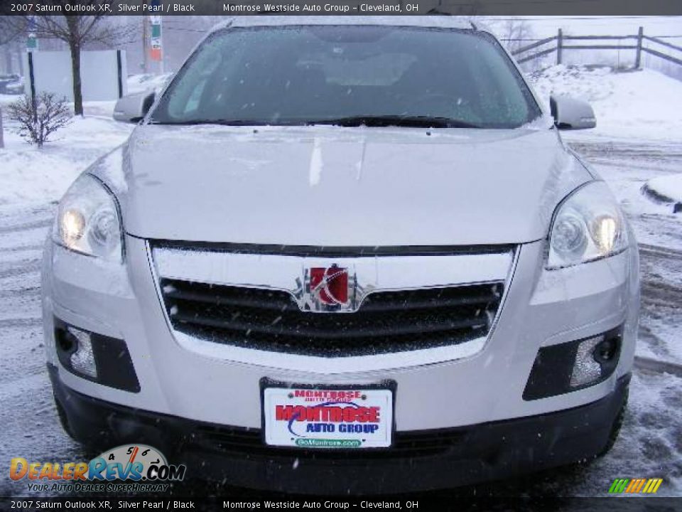 2007 Saturn Outlook XR Silver Pearl / Black Photo #8