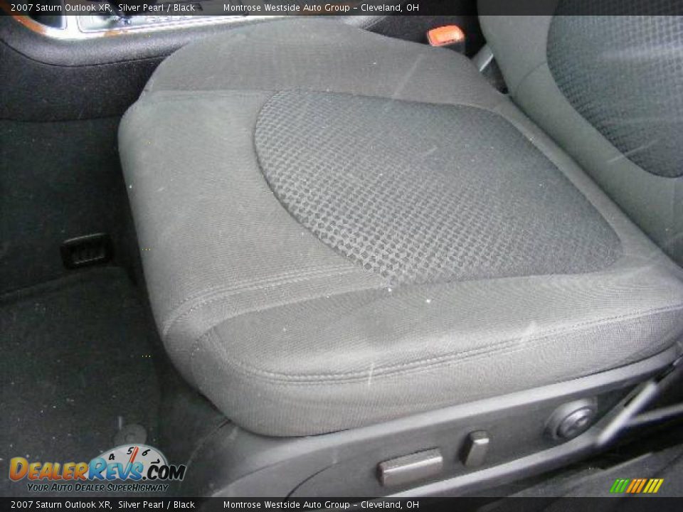 2007 Saturn Outlook XR Silver Pearl / Black Photo #10