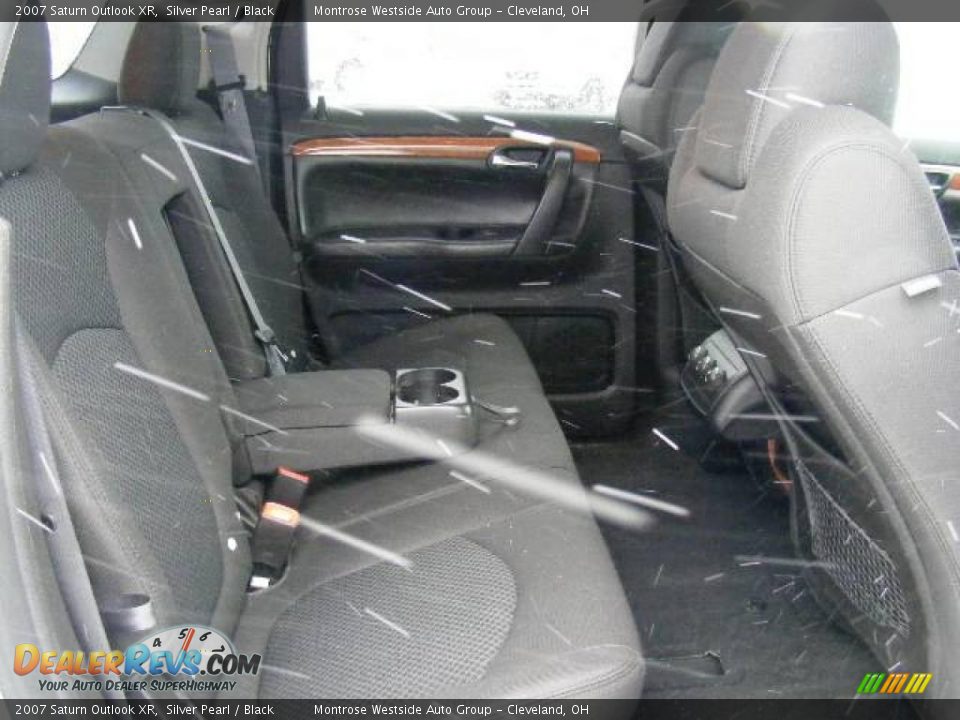 2007 Saturn Outlook XR Silver Pearl / Black Photo #12